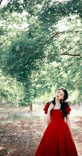 孙怡娇滴滴红裙着身化身森林小公主唯美高清写真图片