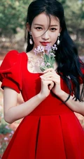 孙怡娇滴滴红裙着身化身森林小公主唯美高清写真图片
