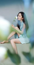 女生杨幂手拿小扇搭配气质国潮风蓝色国风长裙优雅写真照