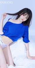 浅粉白皙大长腿少女蓝色三角裤穿搭室内慵懒写真照