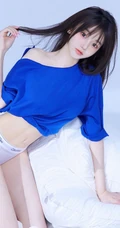 浅粉白皙大长腿少女蓝色三角裤穿搭室内慵懒写真照