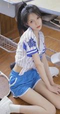 活力四射的运动装短裤居家女生写真，青春马尾，尽显少女动人魅力