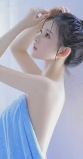 裹着蓝色浴巾的气质可爱少女浴室写真，丸子头，清透，美背，曲线玲珑的少女魅力