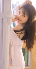 好可爱的碎花小肩带，清新夏日女生居家小碎花家居服温柔气质写真美图欣赏