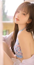 好可爱的碎花小肩带，清新夏日女生居家小碎花家居服温柔气质写真美图欣赏