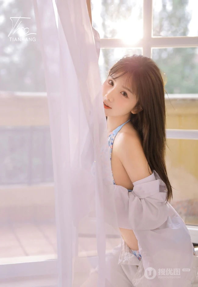 好可爱的碎花小肩带，清新夏日女生居家小碎花家居服温柔气质写真美图欣赏