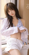 好可爱的碎花小肩带，清新夏日女生居家小碎花家居服温柔气质写真美图欣赏