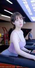 气质匀称型女生豆瓣酱紧身运动衣长裤穿着健身房跑步撸铁瘦身写真套图