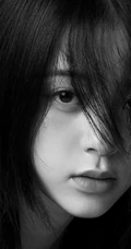 欧阳娜娜秀发遮脸黑白艺术写真照图片