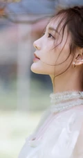 李一桐薄纱绿裙着身灵动优雅户外写真图片