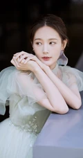 李一桐薄纱绿裙着身灵动优雅户外写真图片