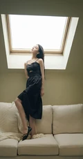 陈瑶暗黑房间静雅慵懒写真图片