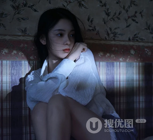 陈瑶暗黑房间静雅慵懒写真图片