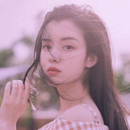 2021最新款清纯，气质，ins高级质感满满的真人女生任秀发随风飘头像图片