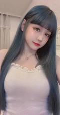 可爱齐刘海发型的台湾人气女生主播依渟气质甜美自拍生活照图片集