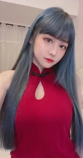 可爱齐刘海发型的台湾人气女生主播依渟气质甜美自拍生活照图片集