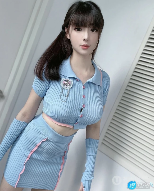 长得好像充气娃娃般的气质匀称马来西亚女生香儿户外街拍甜美生活照图集