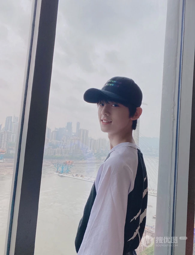 00后小帅哥左航，TF家族练习生左航精选写真，生活照图片