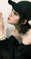 唐艺昕走气质风格全黑look写真，秀美肩锁骨，柔美魅力无法挡！