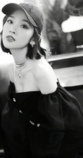 唐艺昕走气质风格全黑look写真，秀美肩锁骨，柔美魅力无法挡！