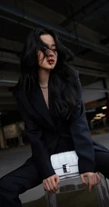 欧阳娜娜全黑西服套装着身化身酷女孩天台停车场写真靓照
