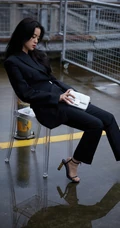 欧阳娜娜全黑西服套装着身化身酷女孩天台停车场写真靓照