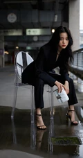 欧阳娜娜全黑西服套装着身化身酷女孩天台停车场写真靓照