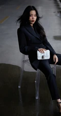 欧阳娜娜全黑西服套装着身化身酷女孩天台停车场写真靓照