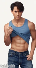 吴尊保持了20多几年的腹肌，自控与自律的运动型男吴尊最新杂志写真照