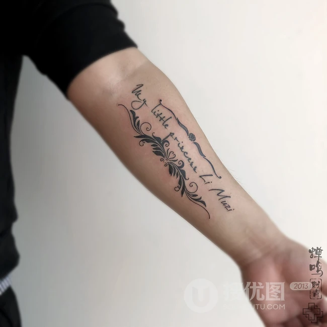 男生手臂字符，字母纹身图案图片