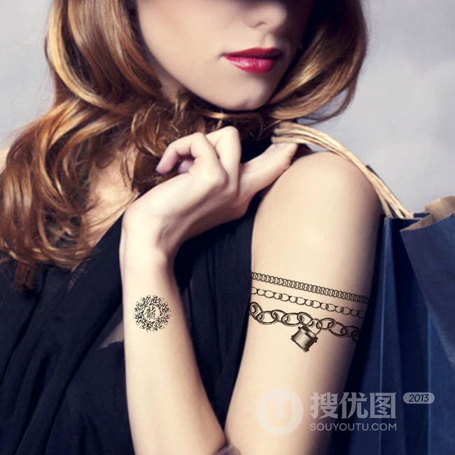 黑白项链，套环，锁纹身图案，女生胳膊上的可爱小纹身图案图片