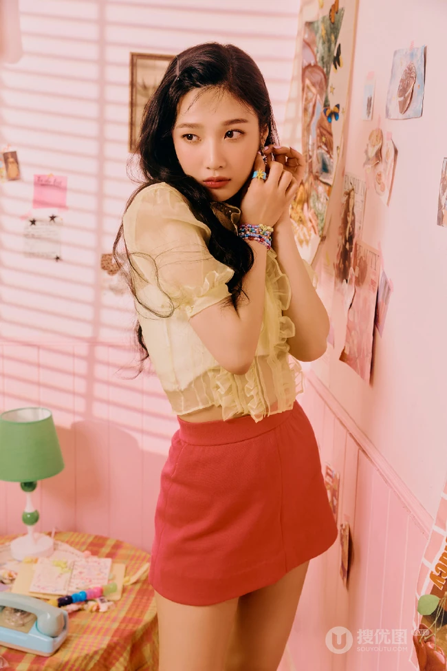 韩国女歌手姜涩琪粉色少女心满满闺房甜美复古写真图片