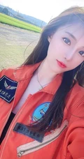 气质s型身材甜美气质鹅蛋脸台湾女生芯芯飞行制服、休闲装穿搭生活照图片