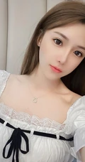 气质s型身材甜美气质鹅蛋脸台湾女生芯芯飞行制服、休闲装穿搭生活照图片