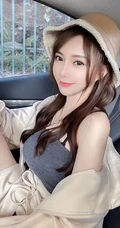 气质s型身材甜美气质鹅蛋脸台湾女生芯芯飞行制服、休闲装穿搭生活照图片