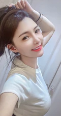 气质s型身材甜美气质鹅蛋脸台湾女生芯芯飞行制服、休闲装穿搭生活照图片
