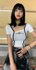 真正的水蛇腰，纤细线条精选短发少女气质紧身裤，紧身衣系列吸睛生活照片