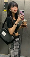 真正的水蛇腰，纤细线条精选短发少女气质紧身裤，紧身衣系列吸睛生活照片