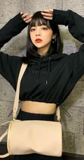 真正的水蛇腰，纤细线条精选短发少女气质紧身裤，紧身衣系列吸睛生活照片