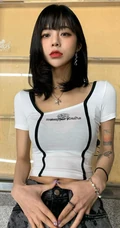 真正的水蛇腰，纤细线条精选短发少女气质紧身裤，紧身衣系列吸睛生活照片