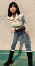 真正的水蛇腰，纤细线条精选短发少女气质紧身裤，紧身衣系列吸睛生活照片
