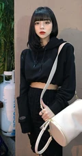 真正的水蛇腰，纤细线条精选短发少女气质紧身裤，紧身衣系列吸睛生活照片