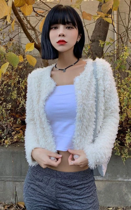 真正的水蛇腰，纤细线条精选短发少女气质紧身裤，紧身衣系列吸睛生活照片