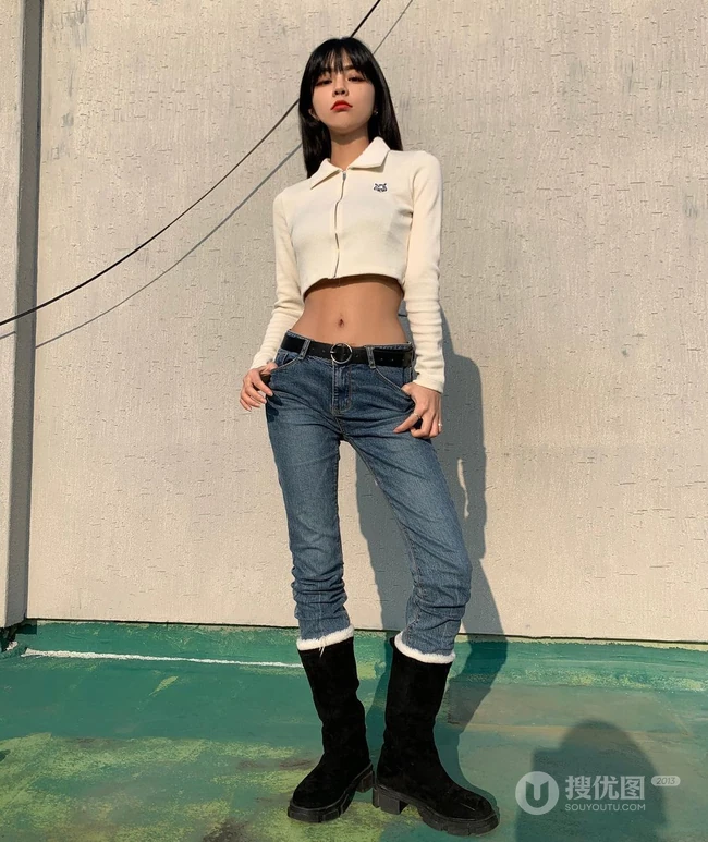 真正的水蛇腰，纤细线条精选短发少女气质紧身裤，紧身衣系列吸睛生活照片