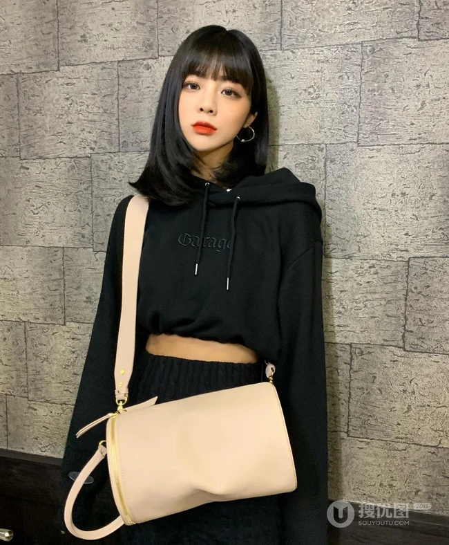真正的水蛇腰，纤细线条精选短发少女气质紧身裤，紧身衣系列吸睛生活照片