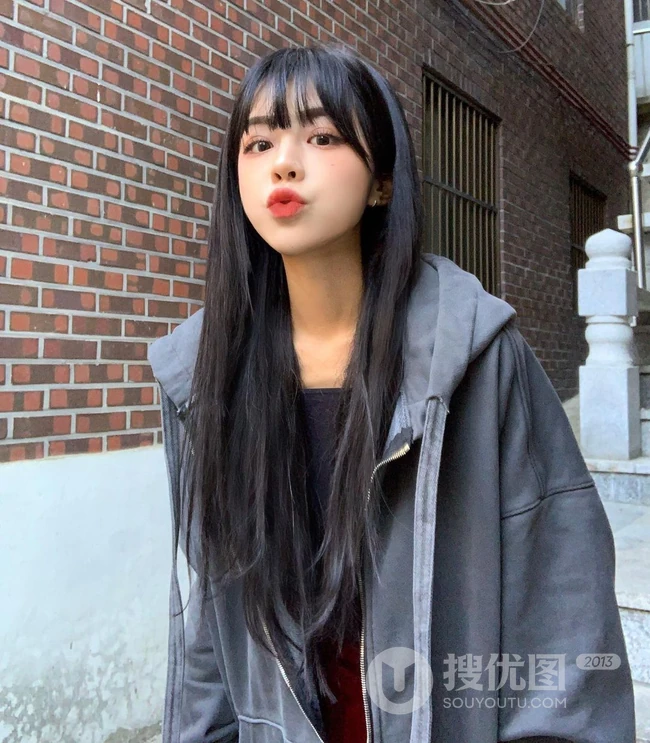 真正的水蛇腰，纤细线条精选短发少女气质紧身裤，紧身衣系列吸睛生活照片