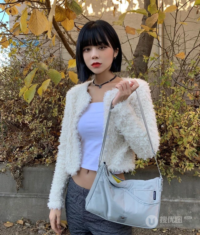 真正的水蛇腰，纤细线条精选短发少女气质紧身裤，紧身衣系列吸睛生活照片