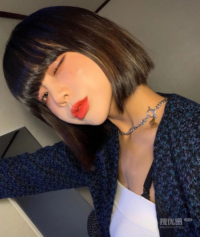 真正的水蛇腰，纤细线条精选短发少女气质紧身裤，紧身衣系列吸睛生活照片
