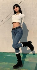 真正的水蛇腰，纤细线条精选短发少女气质紧身裤，紧身衣系列吸睛生活照片