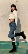 真正的水蛇腰，纤细线条精选短发少女气质紧身裤，紧身衣系列吸睛生活照片